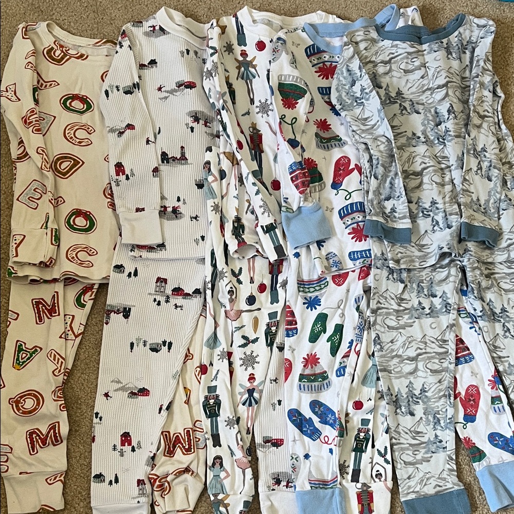 Mix of holiday pajamas, 3t